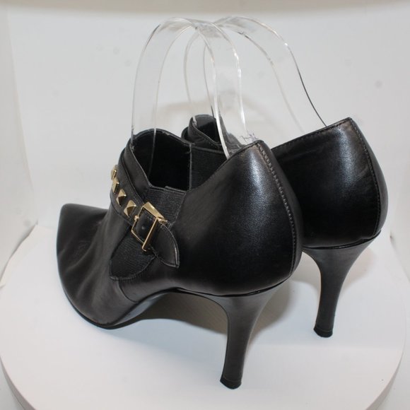GUESS T Pyramid Studded Sz 8.5M Black Leather Ankle Booties Stilettos Heels #144 - Picture 10 of 16